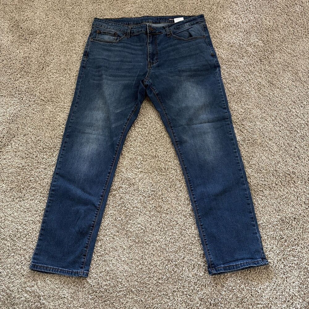 IZOD Jeans Mens 38x30 Straight Fit Comfort Stretch Denim Blue EUC